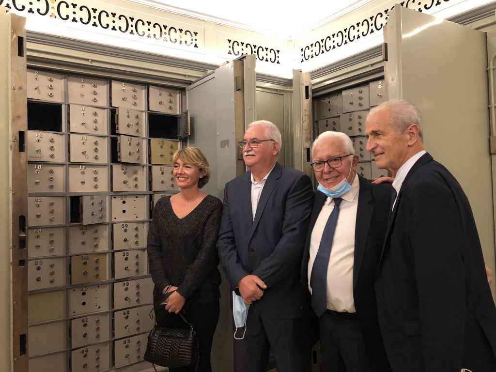 photo de groupe maire de hyères et toulon salle des coffres musée des cultures et du paysage